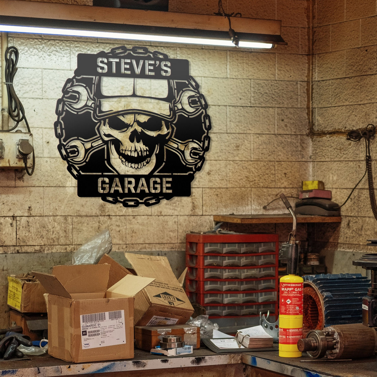a garage with a sign that says steve's garage